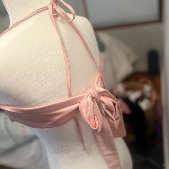 Windsor satin open back triangular top Small - Picture 2 of 3